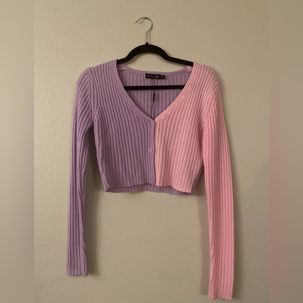 ✨BRAND NEW✨ PrettyLittleThing Split Two-Tone Button Up Cropped V-Neck Sweater
